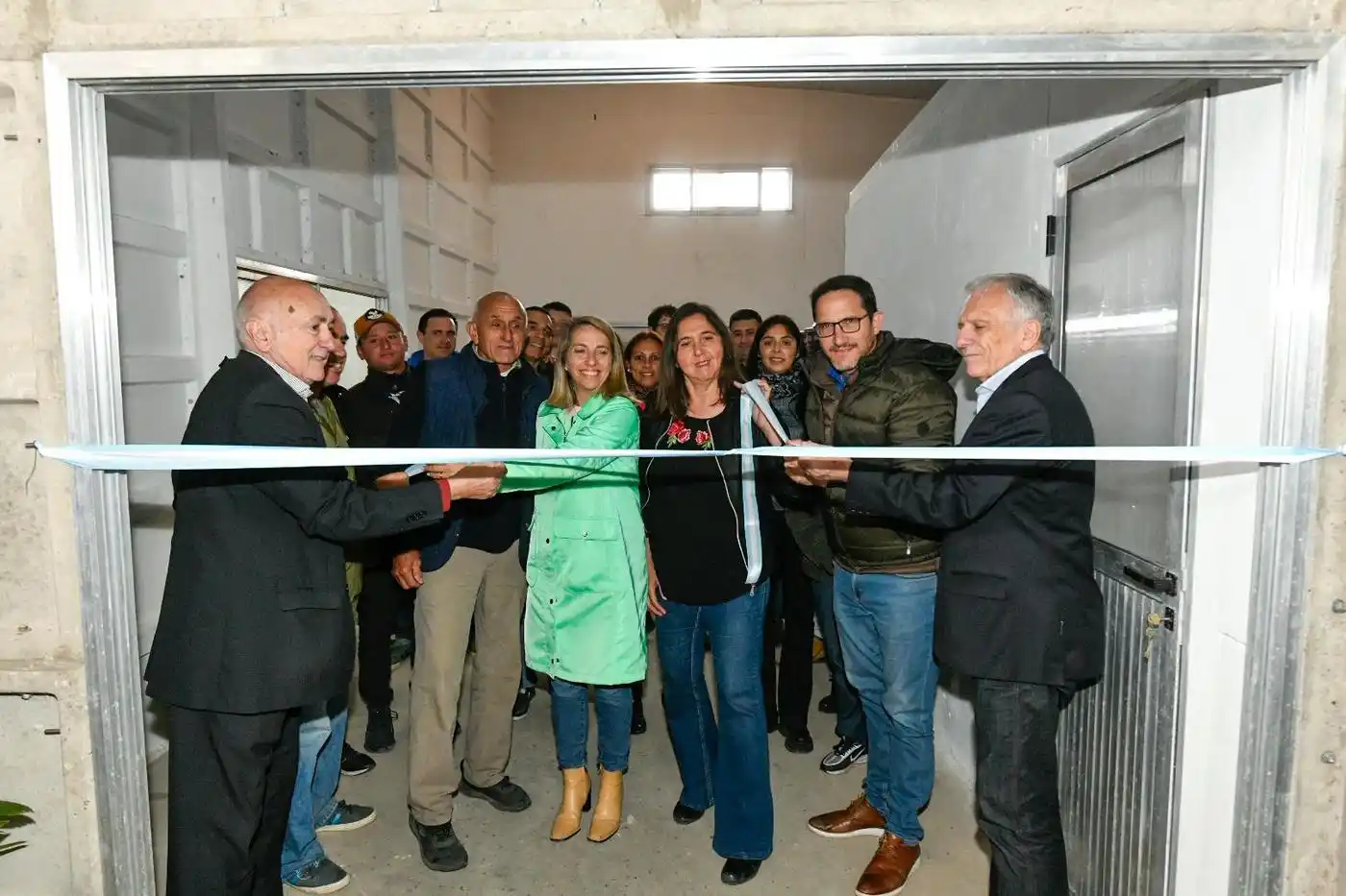La vicegobernadora Laura Stratta en Victoria inauguró la sala de extracción apícola