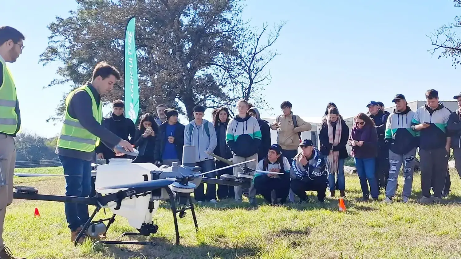 Capacitaron a estudiantes en aplicación y manejo de drones para el sector agropecuario