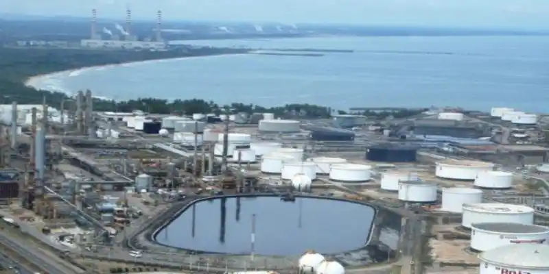 «Por fugas masivas»: Refinería El Palito apagada otra vez
