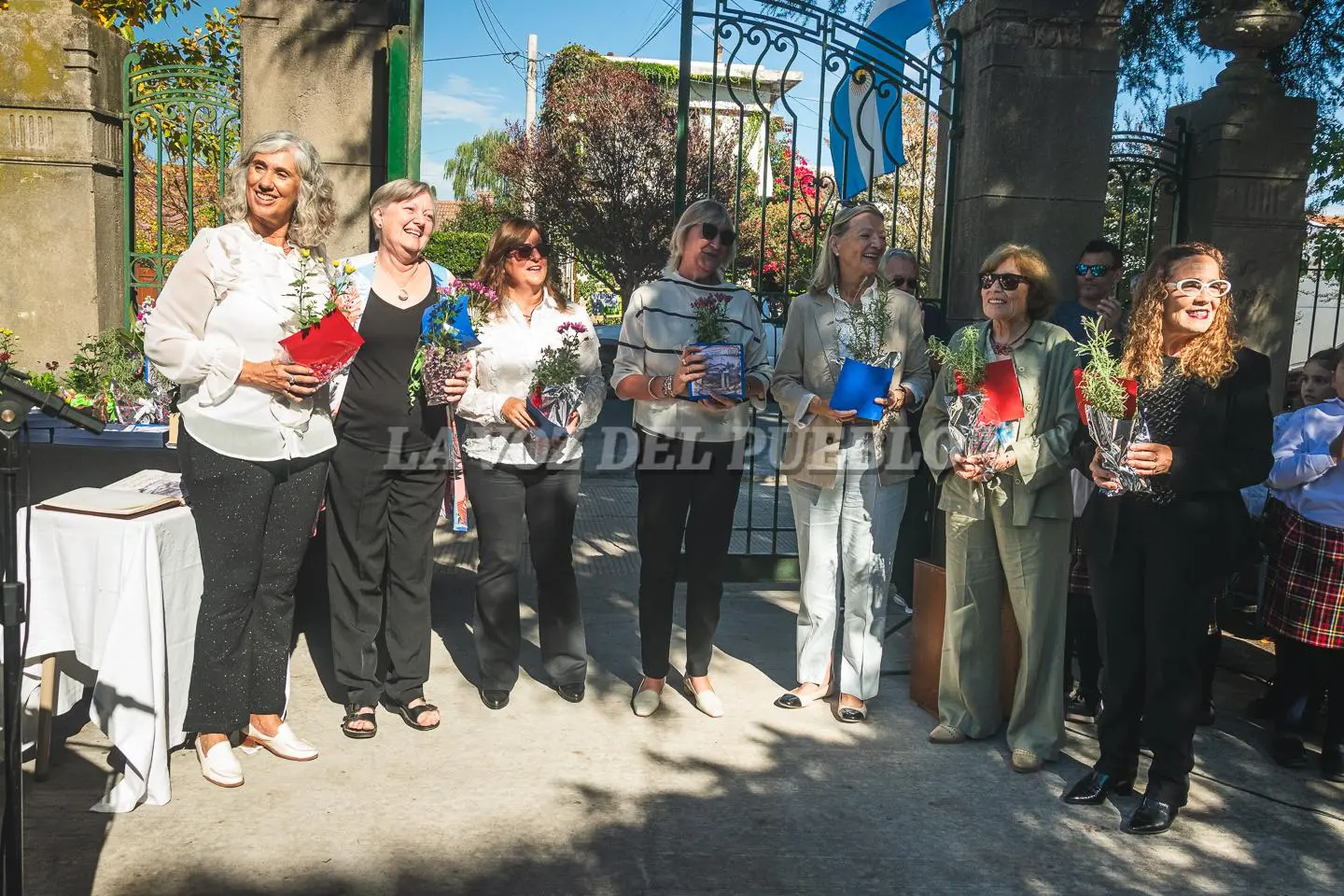 Ex directoras que participaron del acto. Valentina Pereyra, actual coordinadora general, Luisa Zandstra, Miriam Wagner, Patricia Zurita, Geraldine Slebos, Nora Centeno de Carranza; y Gladys Iturburu