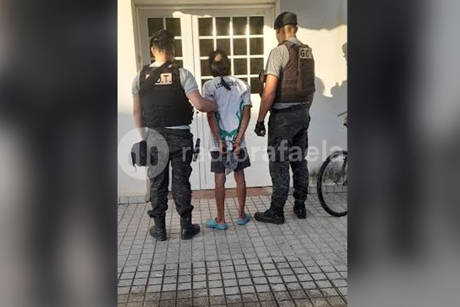 Insultó a la policía, empujó a los efectivos y quiso huir: terminó aprehendido