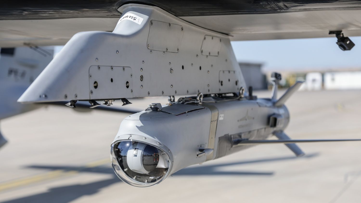 El mini misil de crucero para drones KEMANKEŞ 1 tendrá también capacidad aire-aire. Foto: Baykar