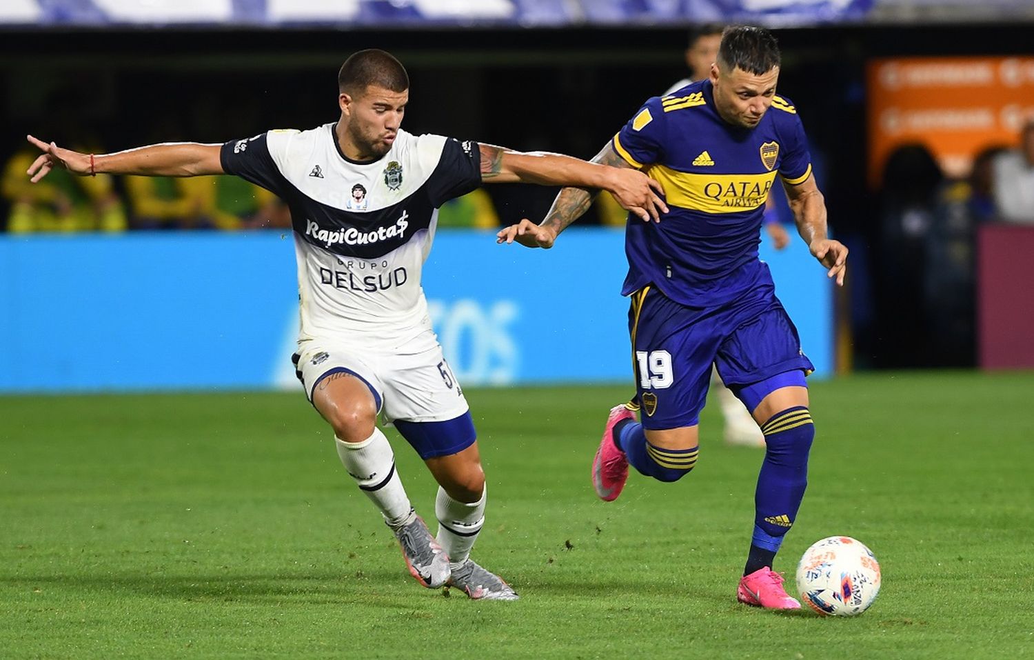 Con un golazo de Cardona, Boca rescató un empate ante Gimnasia