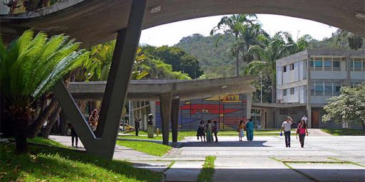 ¡TOMA Y DAME ENTRE AUTORIDADES! Y mientras tanto la UCV se hunde en las sombras