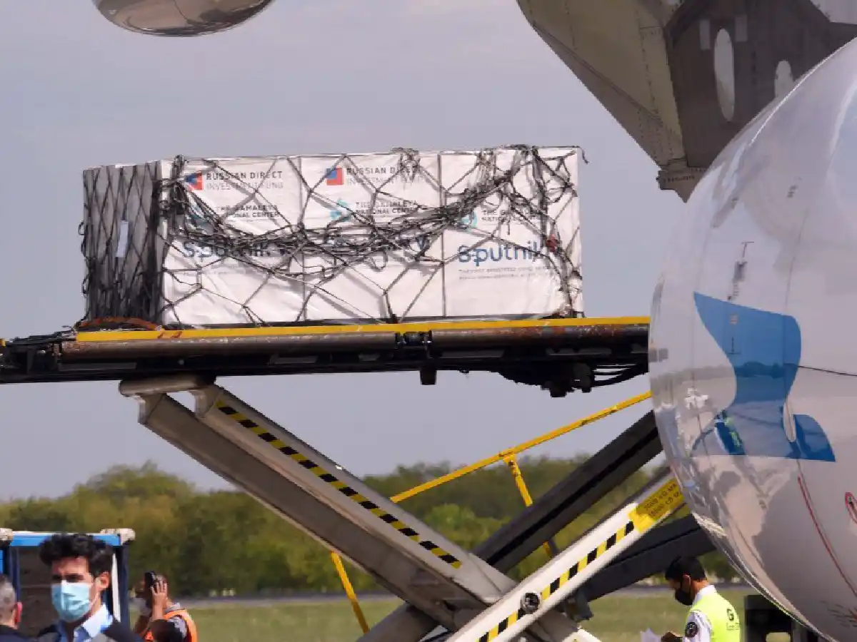 Esta madrugada partirá otro avión rumbo a Rusia para traer más dosis de la vacuna Sputnik V