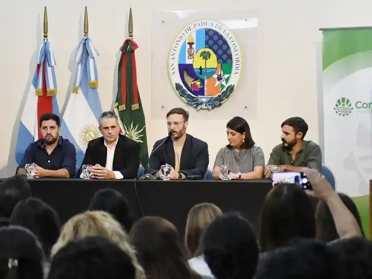 Azcué encabezó la presentación y actualización de los programas de empleo que se instrumentan en Concordia