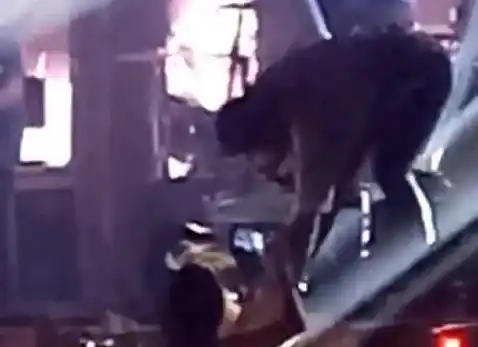 Tiraron a Ulises Bueno del escenario en pleno show y le robaron todo