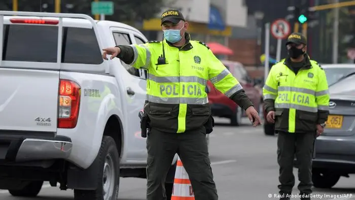 Atacan a policías en Bogotá: uno muerto y otro herido