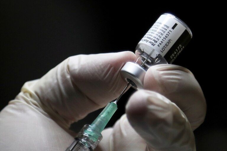 Cuántas personas se contagiaron después de recibir la primera dosis contra el coronavirus