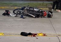 Un motociclista sufrió lesiones de consideración al chocar con una camioneta