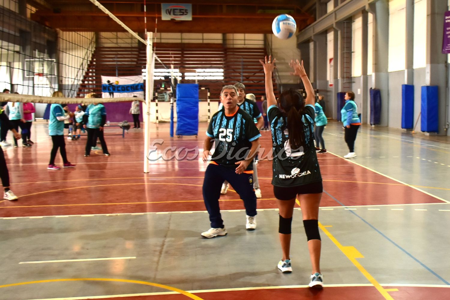 El Polideportivo Municipal albergó el primer encuentro de newcom