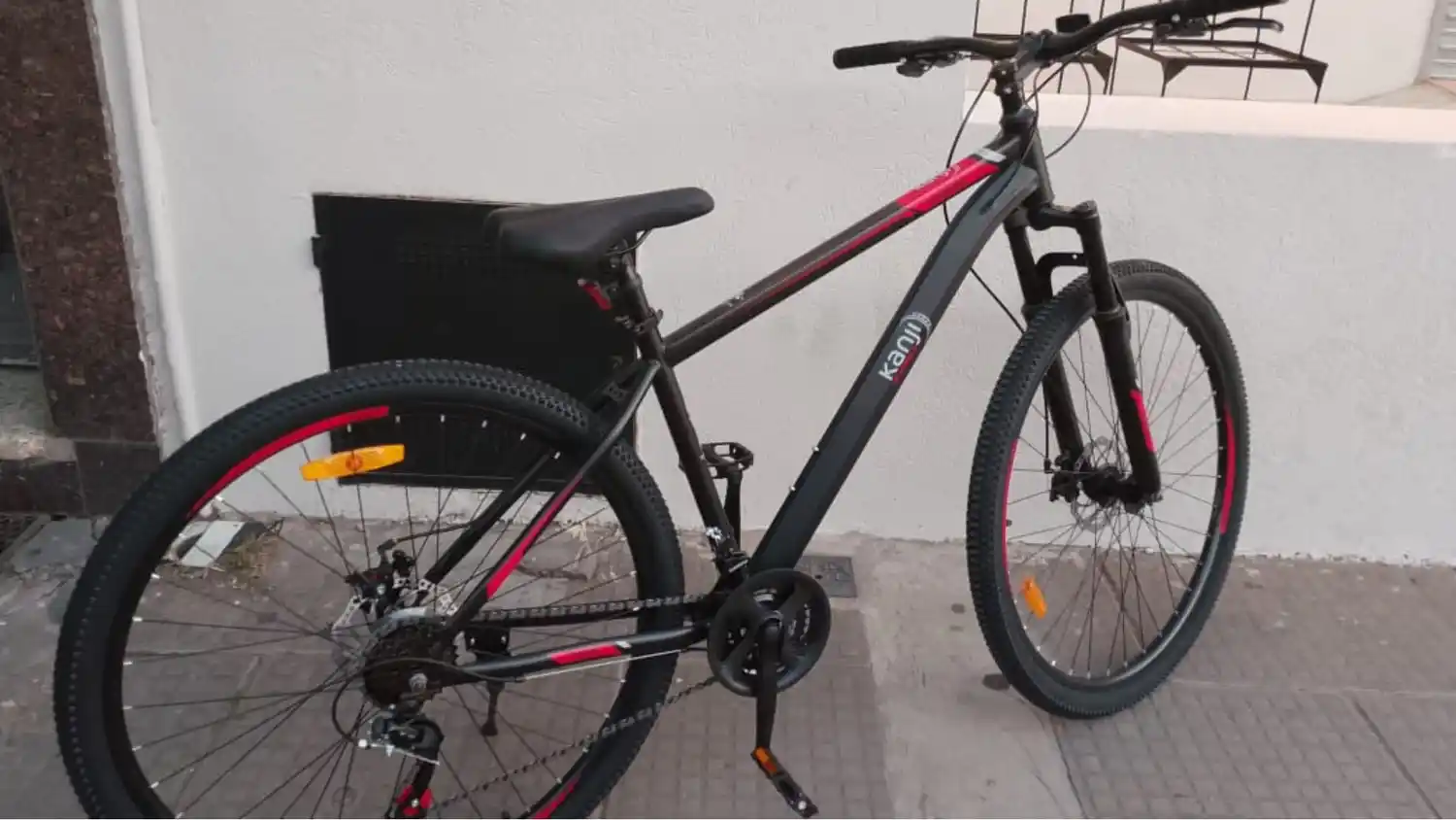 La bicicleta que le fue sustraída a un hombre, que resultó golpeado por dos delincuentes.