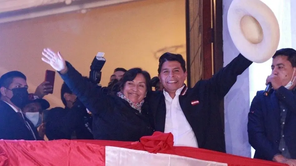 En su primer discurso, Castillo llamó a construir "un país más justo"