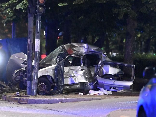 Así quedó el auto del joven tras atropellar y matar a una madre y a su hija.