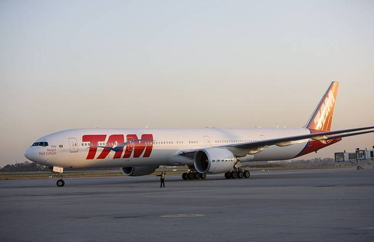Acciones de TAM caen antes del canje para la fusión con LAN
