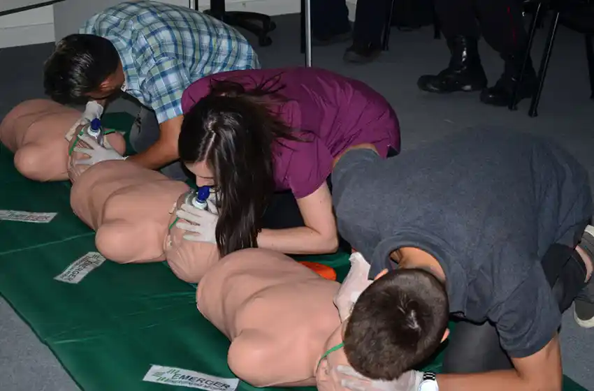 Grupo Emerger brindó cursos gratuitos de RCP avanzado para trabajadores de la salud