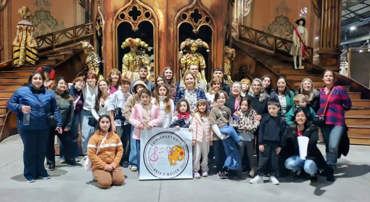 Alumnos y docentes de la institución visitaron el Teatro Colón 
entre otros lugares plenos de cultura