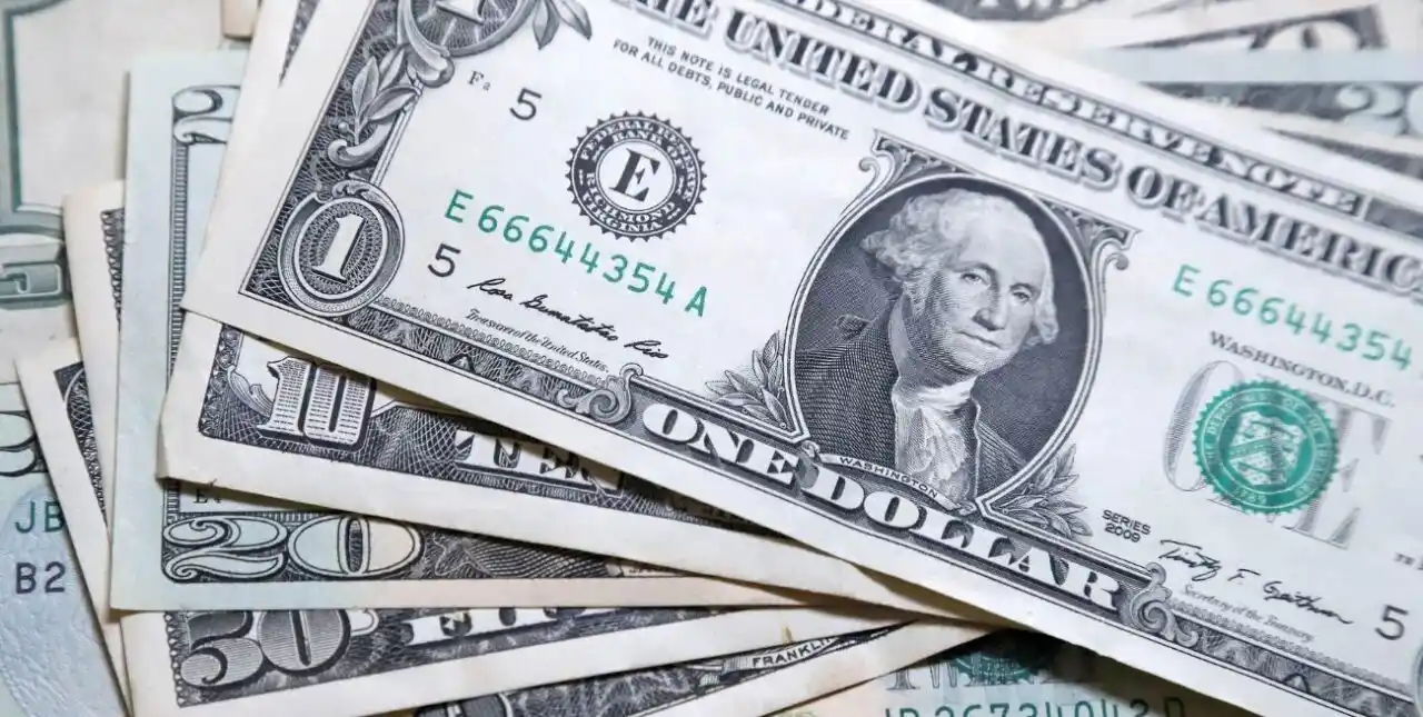 El blue y los financieros operaron estables en medio de la tensión por el paro.