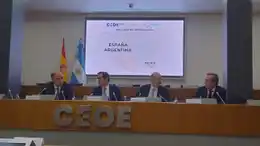 Sturzenegger: “Si te salís con la tuya en el Gabinete, te decapitan”