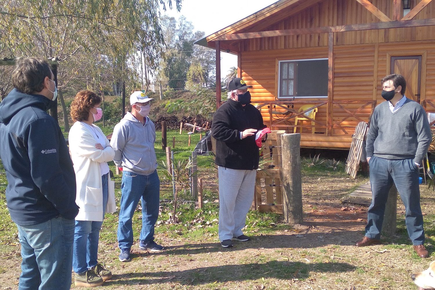 Autoridades visitaron la olla softbol club