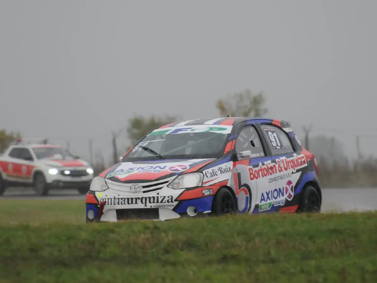 Urquiza sin final en el Turismo Pista