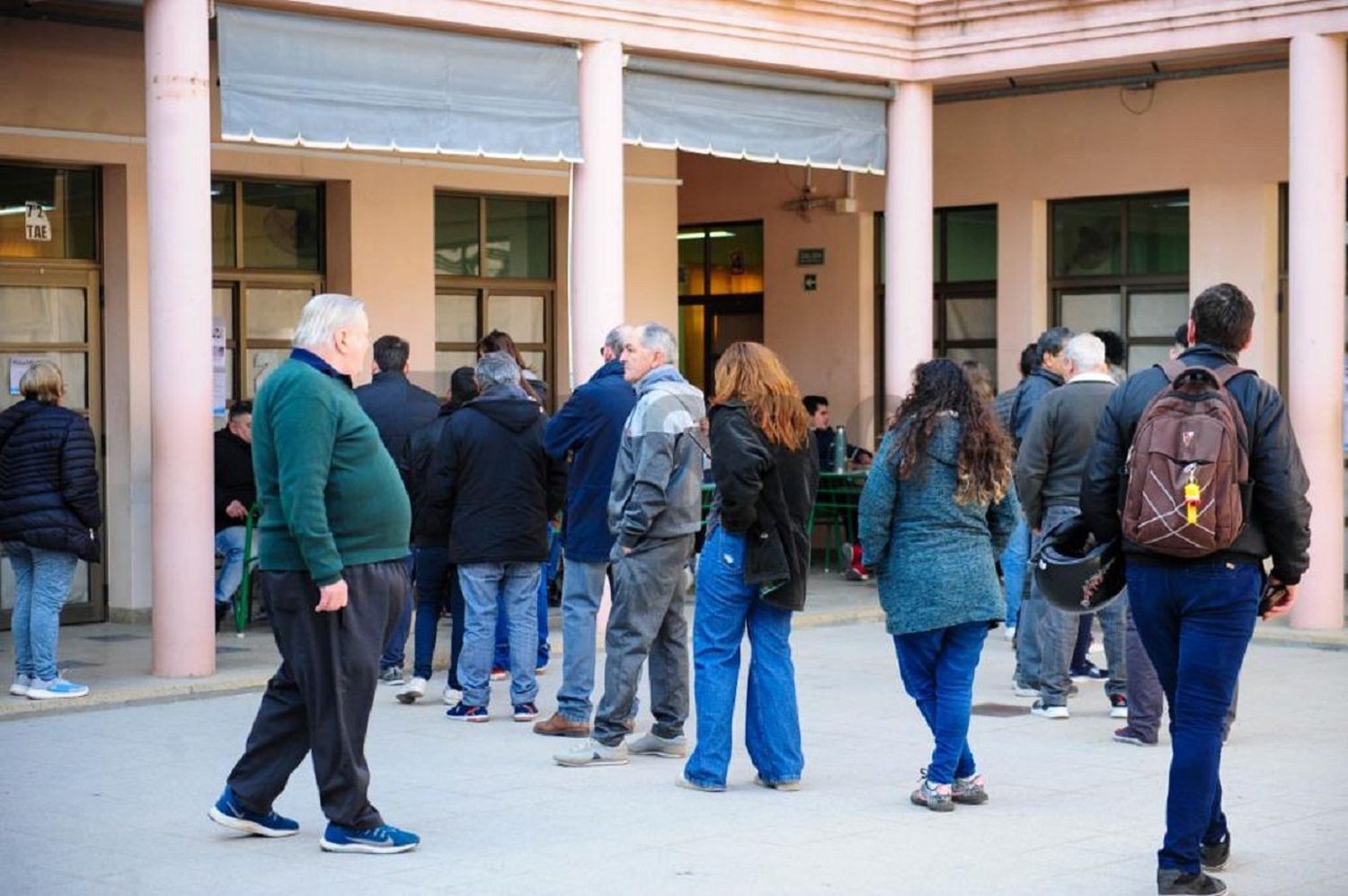 Cerraron los comicios y hasta las 17 había votado el 61,5 por ciento del padrón