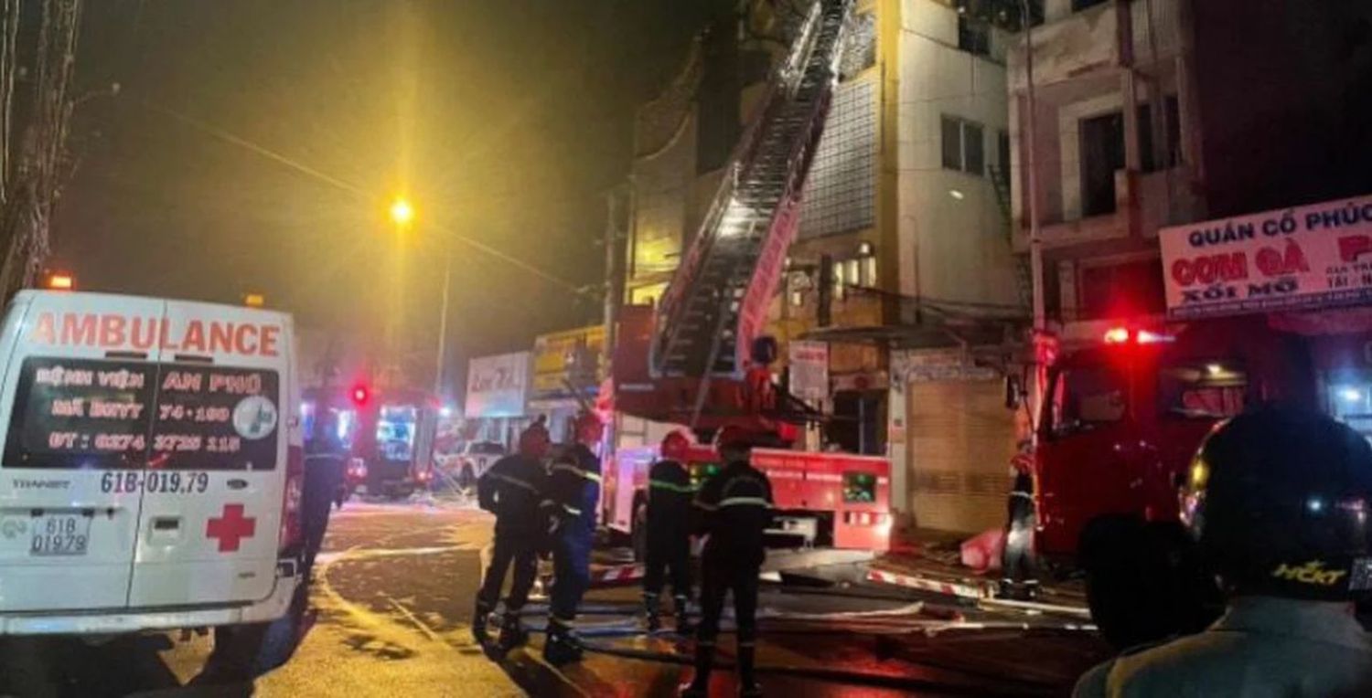 Aumenta el número de fallecidos tras prenderse fuego un bar de karaoke en Vietnam