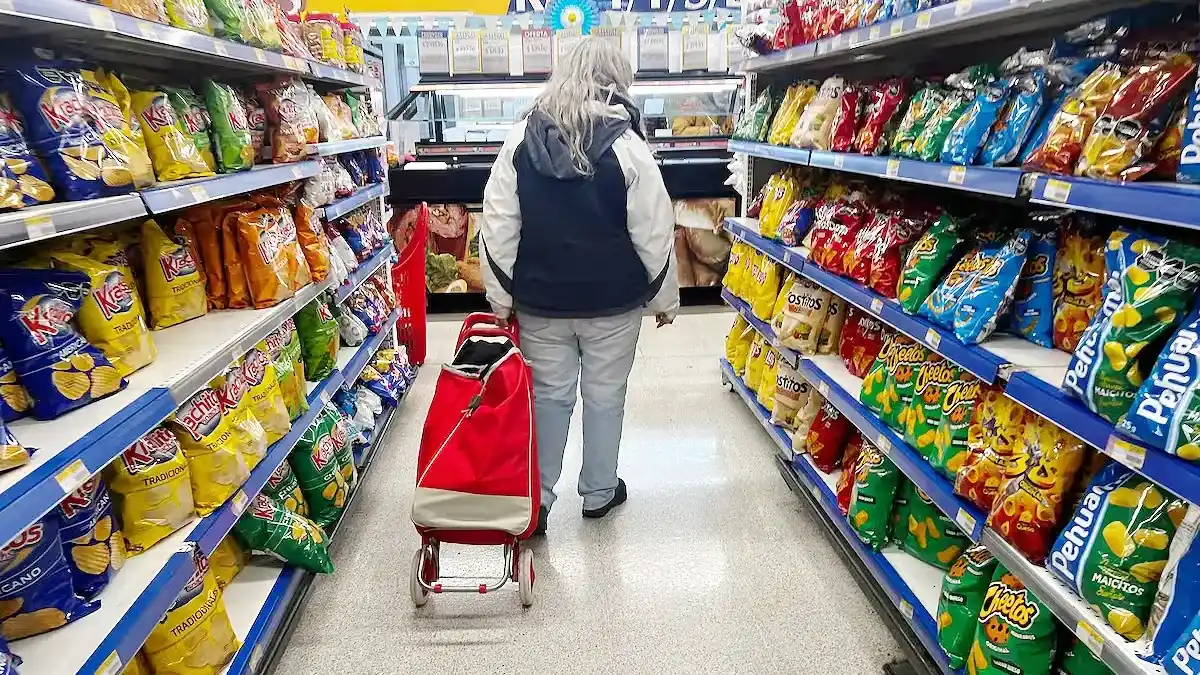 En baja. El consumo no repunta y los supermercados retroceden.