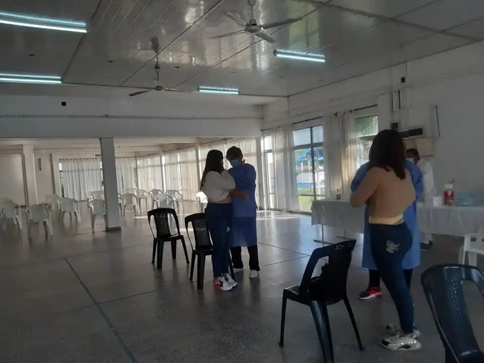 Vacunaron por Covid-19 a 220 adolescentes