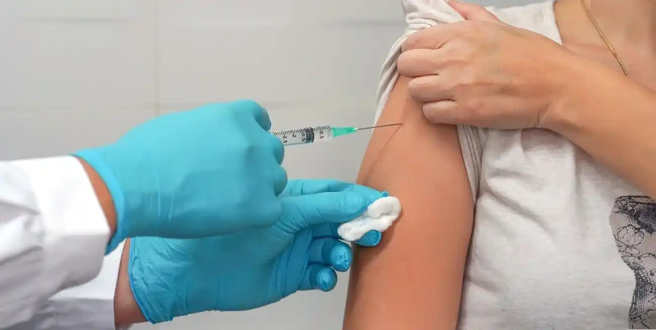 La vacunación anual sigue siendo la estrategia más eficaz para proteger a los grupos de riesgo y reducir la incidencia de casos graves.