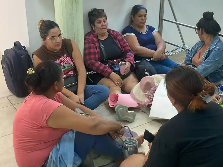 Tensión y desalojo en el IPV: un reclamo habitacional terminó en sede provincial