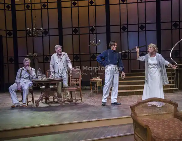 "Largo viaje de un día hacia la noche": cuenta regresiva a una obra que nadie puede dejar de ver