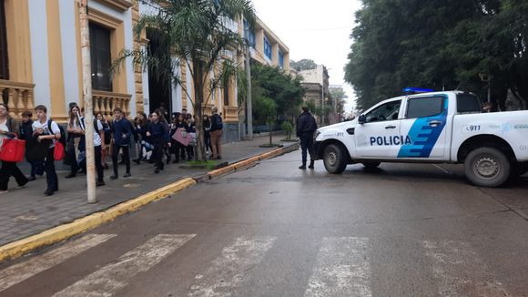 Otra amenaza de bomba en escuelas: evacuaron Normal, Socorro y San Francisco