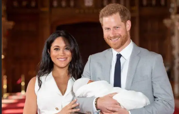 Harry y Meghan cuando presentaron a su primogénito. Foto AFP 
