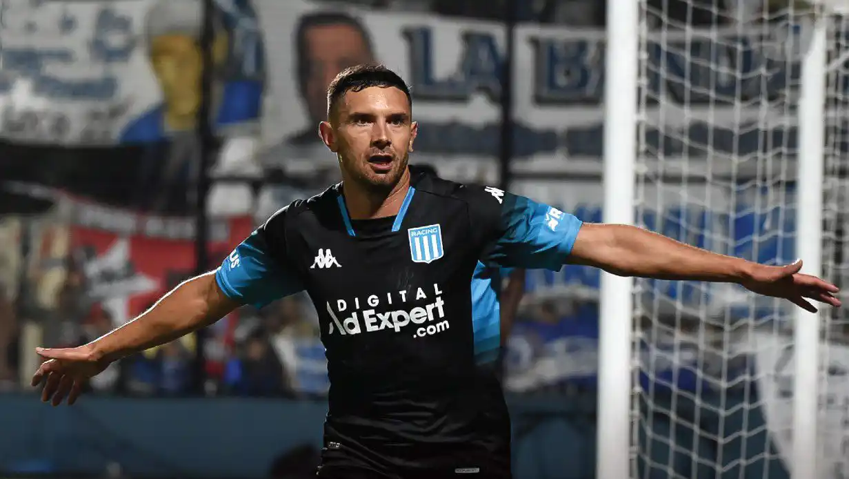 “Maravilla” Martínez abrió el marcador para Racing.