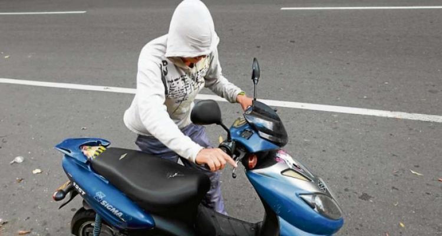 Con minutos de diferencia robó dos motos y lo apresaron