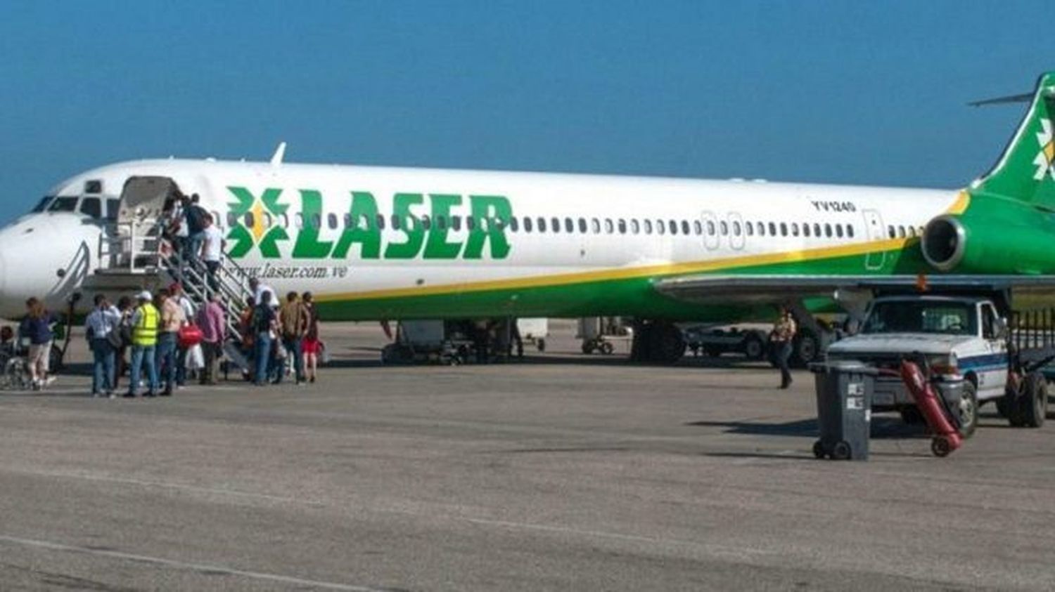 Laser habilitará vuelos especiales para pasajeros afectados por la suspensión