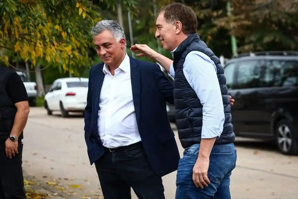 Sebastián Pareja y Diego Santilli, dos de los hombres de La Libertad Avanza que participarán del Cabildo Abierto.