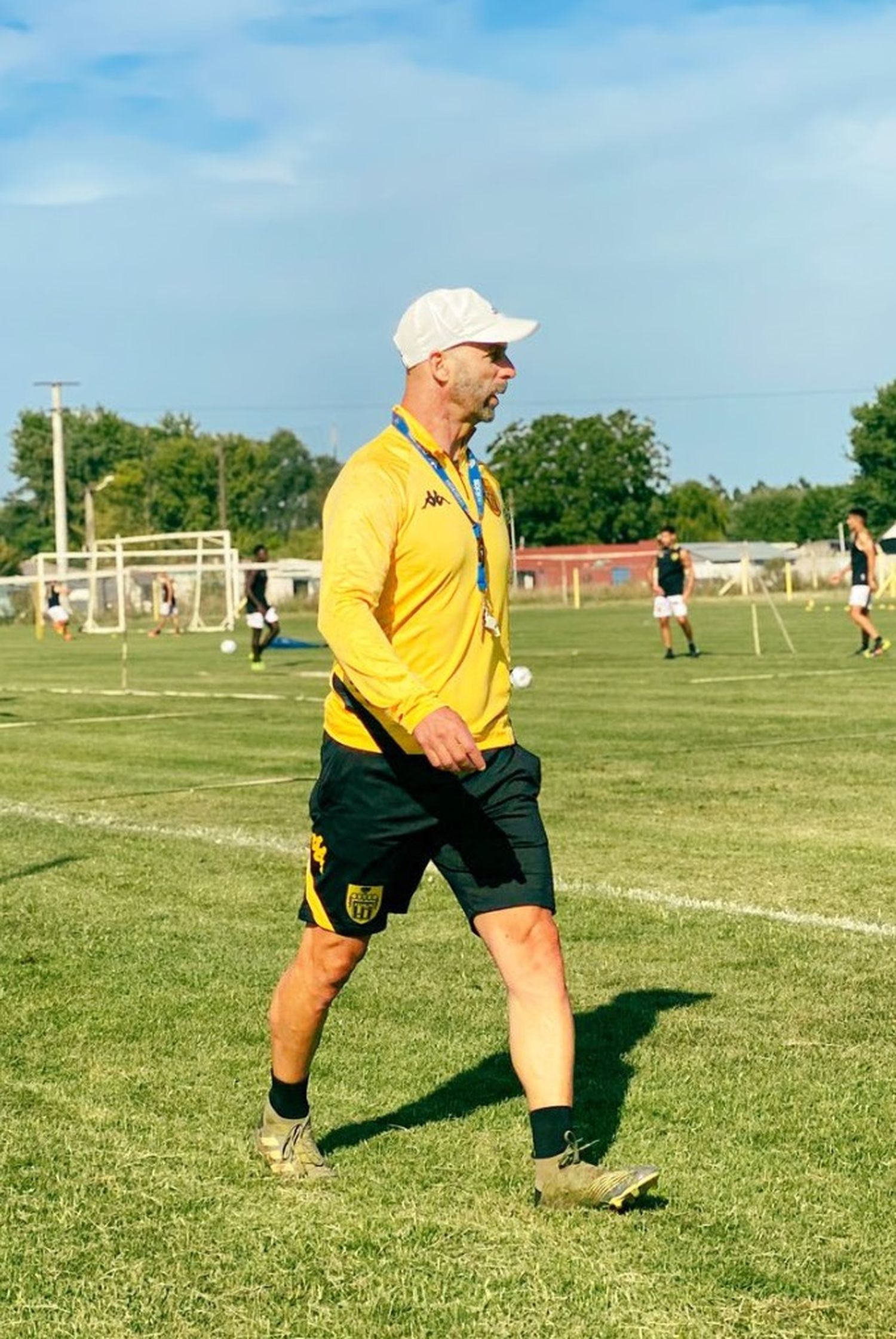 Árbitros confirmados para el debut de Santamarina en casa