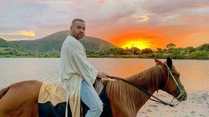 ‘Cara bonita’ es lo nuevo de Nacho (incluye video)