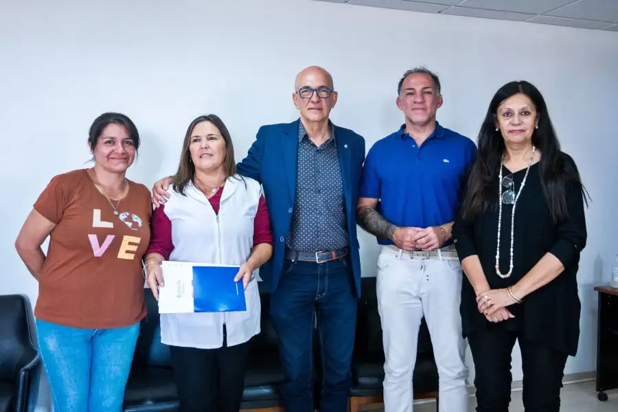 Debloc entregó aportes a establecimientos educativos