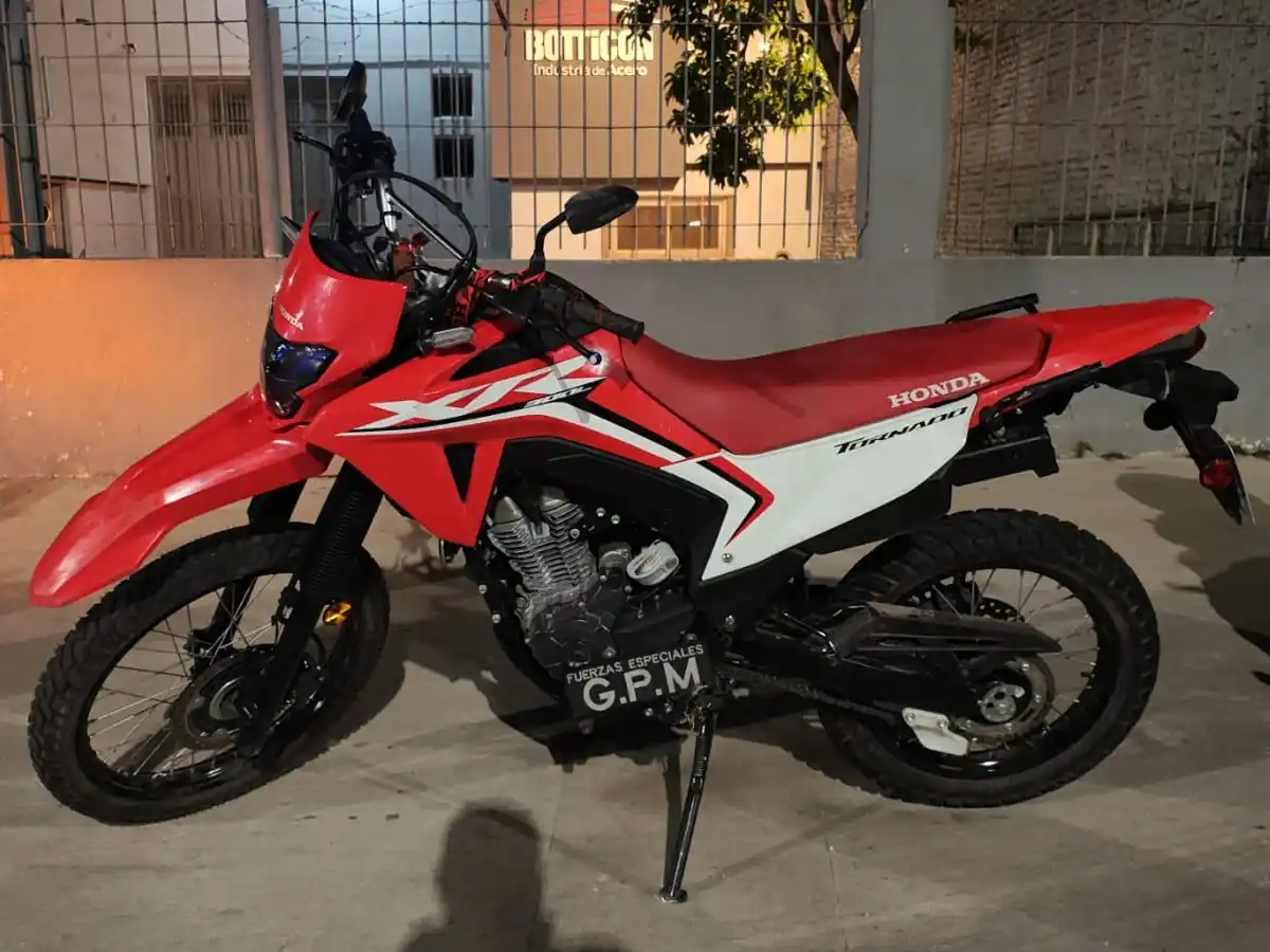 El sujeto de 32 años se había caído de la moto tras intentar esquivar un camión.