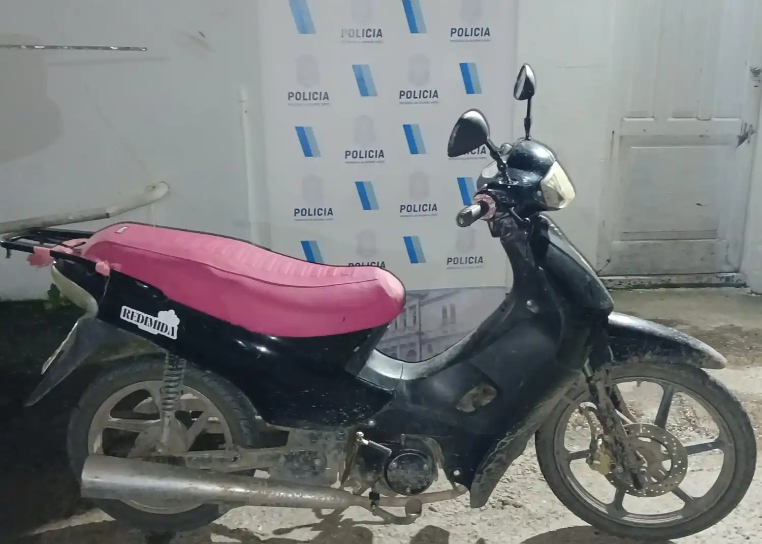 El procedimiento se inició a partir de un llamado al 911 que alertaba sobre la presencia de un joven retenido por habitantes de la zona.