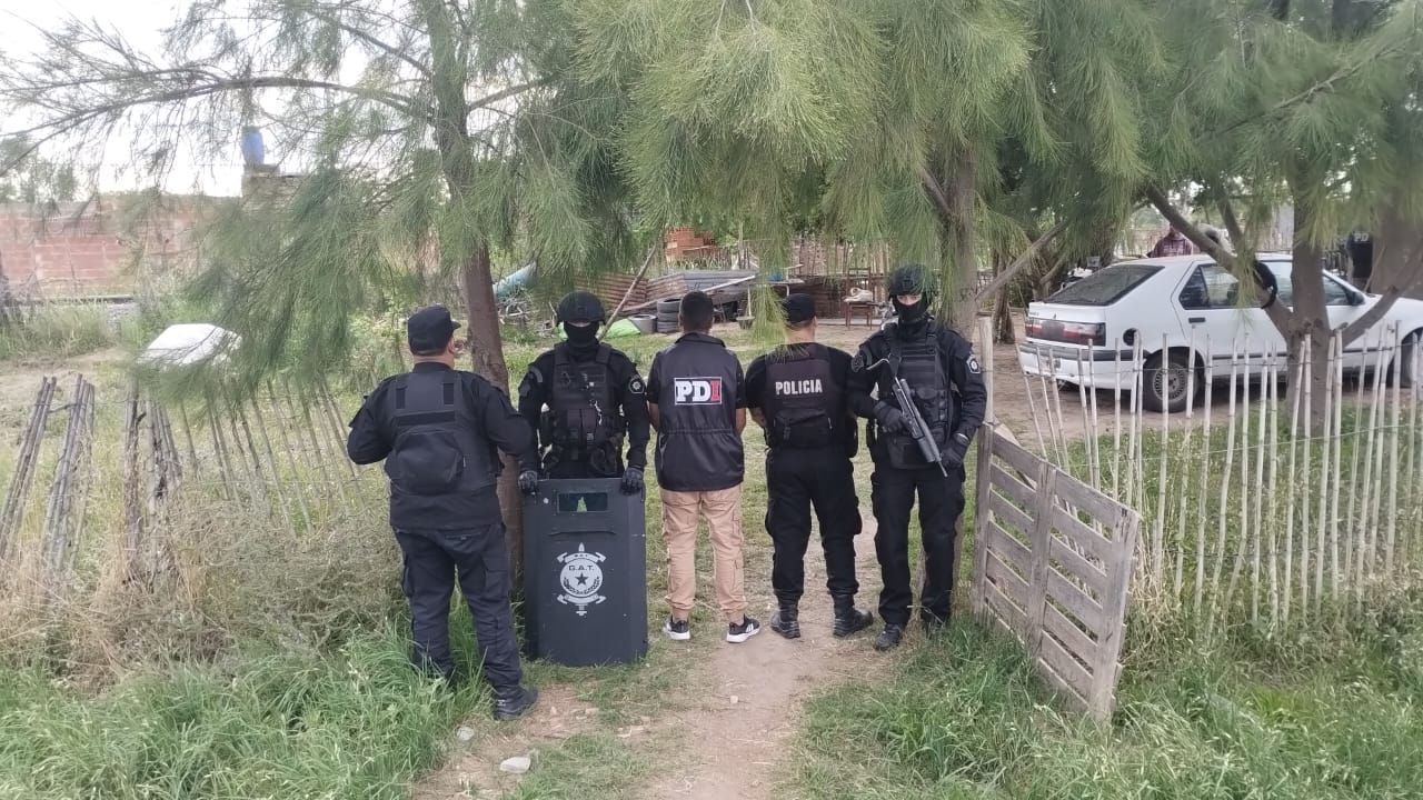 Golpe de la PDI en Desvío Arijón: atraparon a dos hermanos acusados de amenazas y encubrimiento