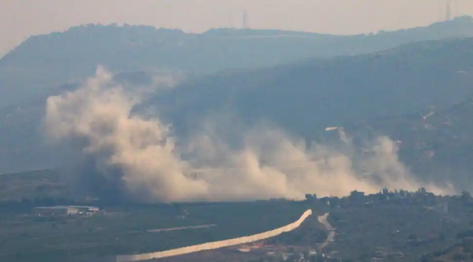 Hezbollah lanzó más de 100 cohetes contra Israel, que respondió con bombardeos aéreos en el sur del Líbano