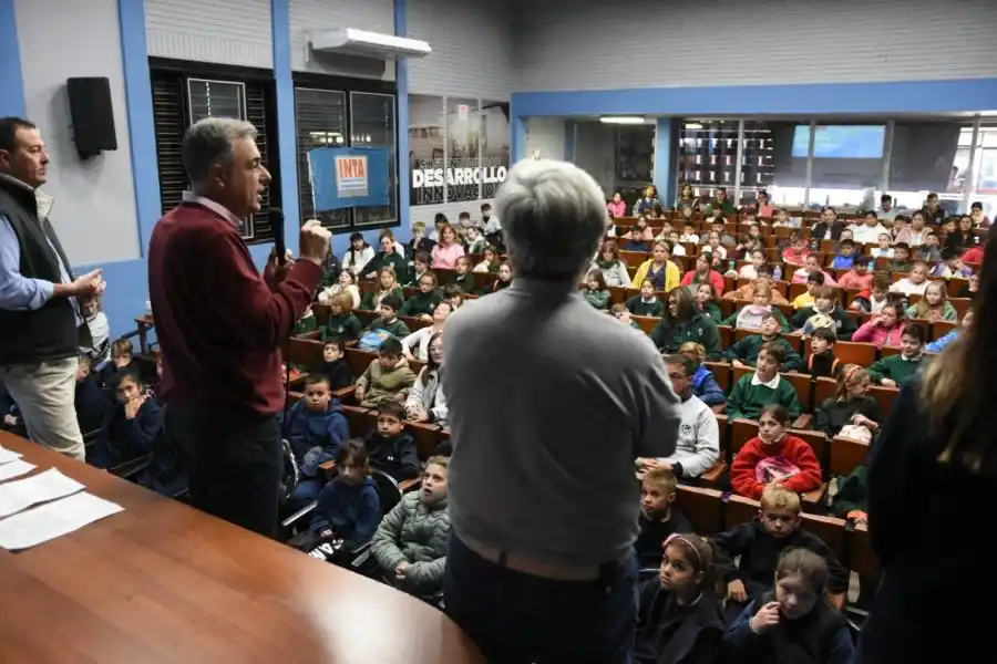 El intendente visitó y participó de las 24ª Jornadas Escolares