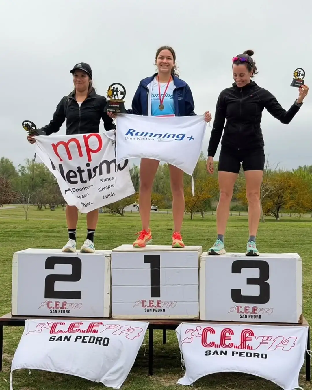 podio maratón cef 10 k femenino