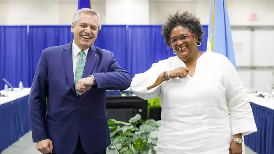 Con la cooperación como eje, Fernández se reunió con la primera ministra de Barbados