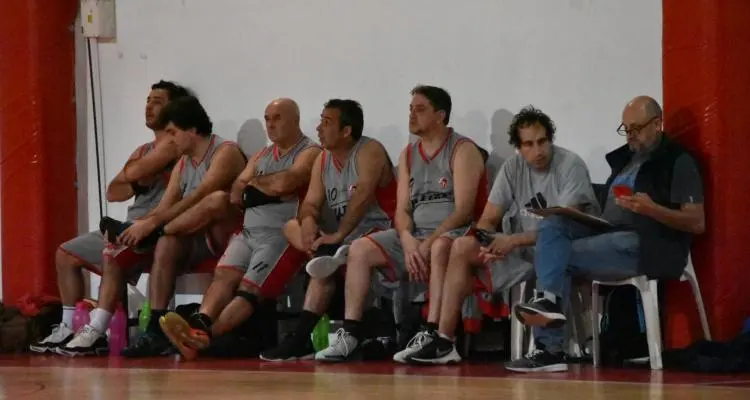 Final Four +45: Mitre tropezó en Zárate