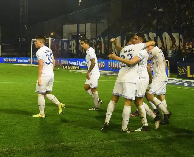 En Victoria la pelota de la Superliga comenzó a rodar y Vélez derrotó a Tigre